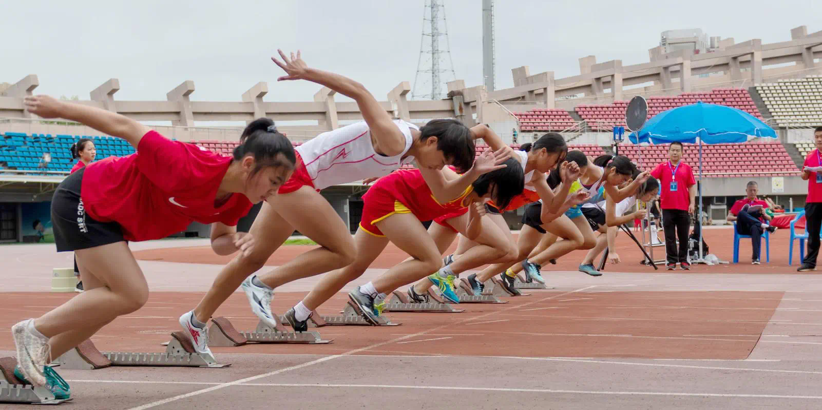 网球拍会摔断吗为什么